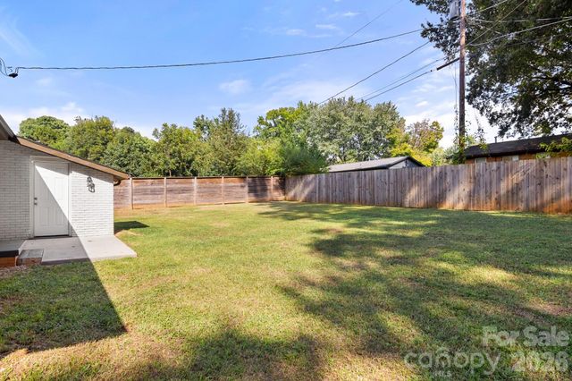 2427 Carrington Court, Charlotte, NC 28208