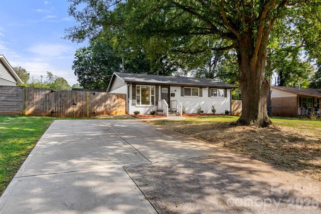 2427 Carrington Court, Charlotte, NC 28208