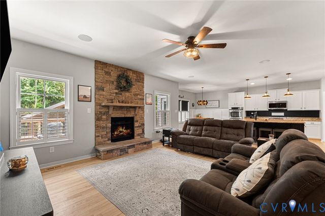 3200 Barkham Dr, Midlothian, VA 23112