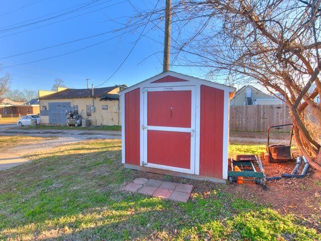 517 N 11th Avenue, Guthrie, OK 73044