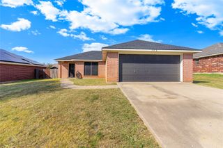 302 Cherokee Trail, Alvarado, TX 76009