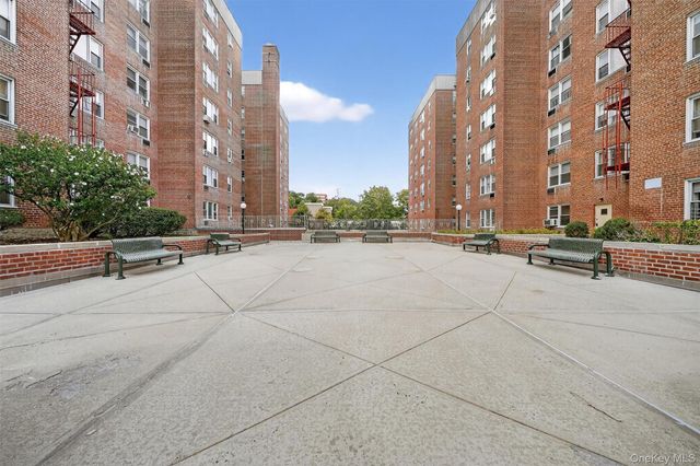 5 Sadore Lane H3, Yonkers, NY 10710