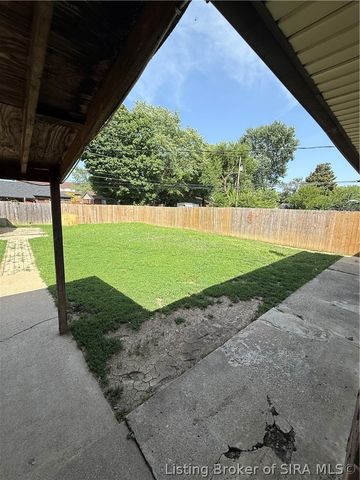 2336 Tupelo Drive, Clarksville, IN 47129