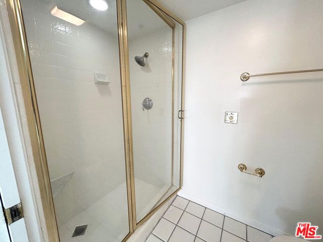 11734 MONTANA Avenue 409, Los Angeles, CA 90049