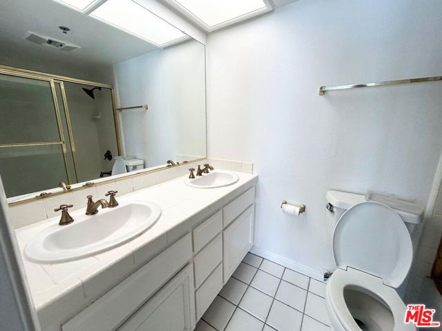 11734 MONTANA Avenue 409, Los Angeles, CA 90049