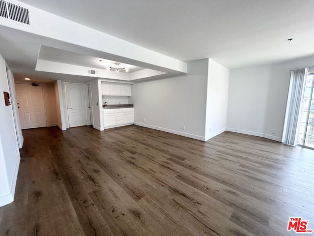 11734 MONTANA Avenue 409, Los Angeles, CA 90049