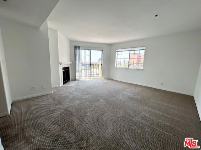 11734 MONTANA Avenue 409, Los Angeles, CA 90049