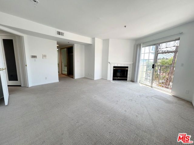 11734 MONTANA Avenue 409, Los Angeles, CA 90049
