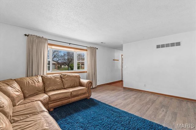 504 Crestwood Drive, Swansea, IL 62226