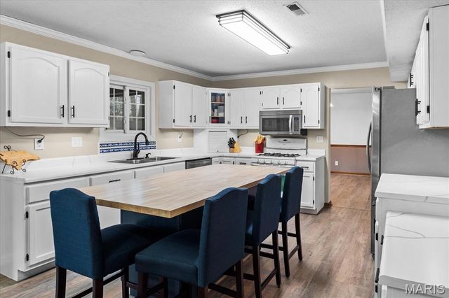 504 Crestwood Drive, Swansea, IL 62226