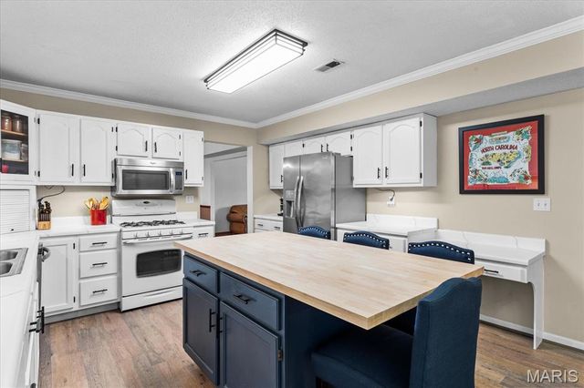 504 Crestwood Drive, Swansea, IL 62226