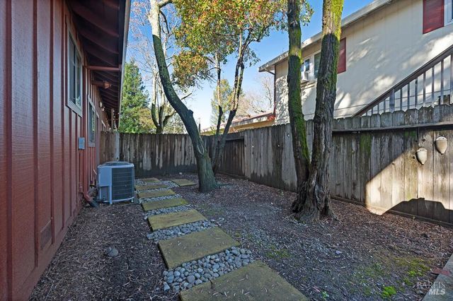 1311 Prentice Dr, Healdsburg, CA 95448