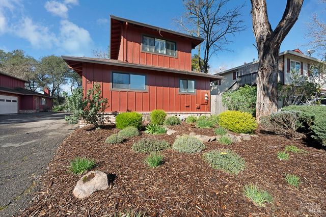 1311 Prentice Dr, Healdsburg, CA 95448