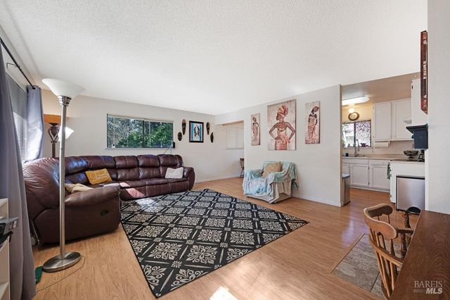 1311 Prentice Dr, Healdsburg, CA 95448