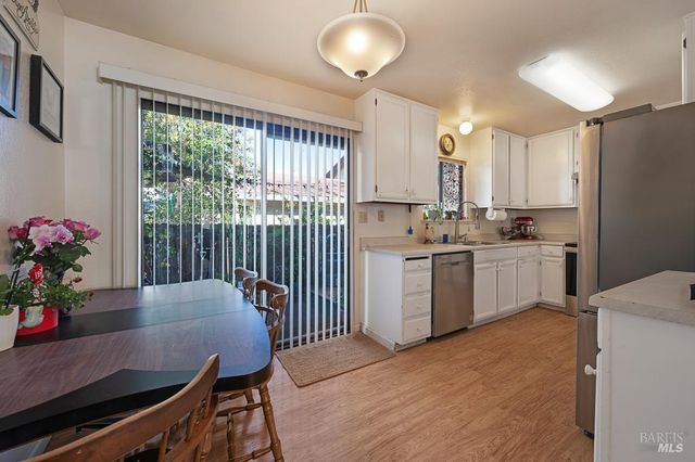 1311 Prentice Dr, Healdsburg, CA 95448