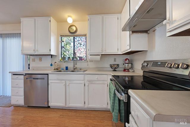 1311 Prentice Dr, Healdsburg, CA 95448