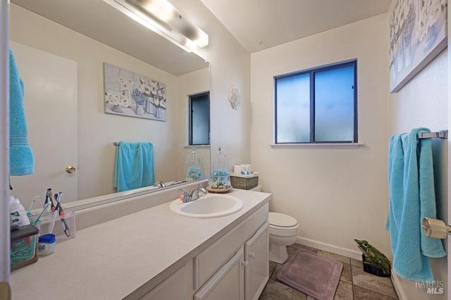 1311 Prentice Dr, Healdsburg, CA 95448