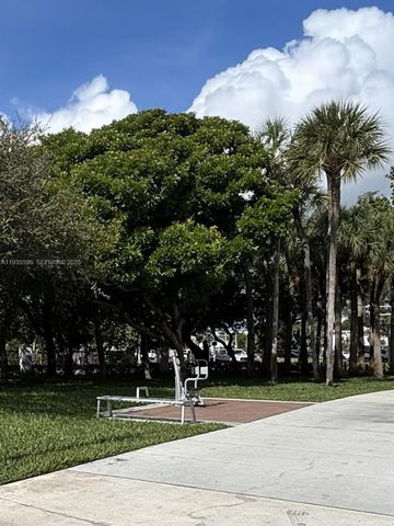 8425 Harding Ave 5, Miami Beach, FL 33141