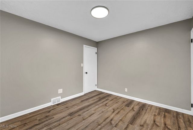 19315 Gladstone Road, Warrensville Heights, OH 44122