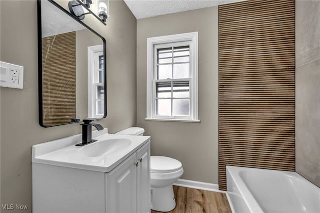 19315 Gladstone Road, Warrensville Heights, OH 44122