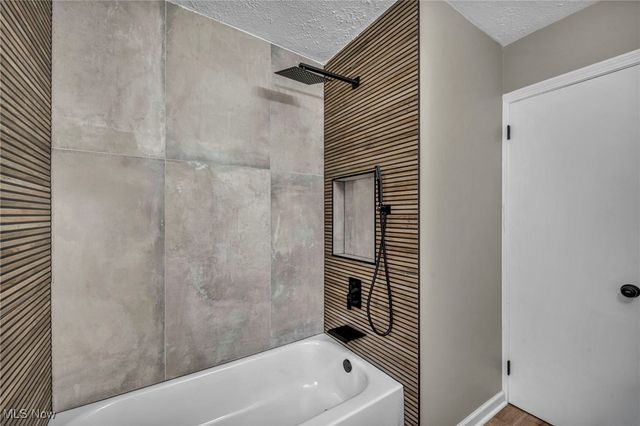 19315 Gladstone Road, Warrensville Heights, OH 44122