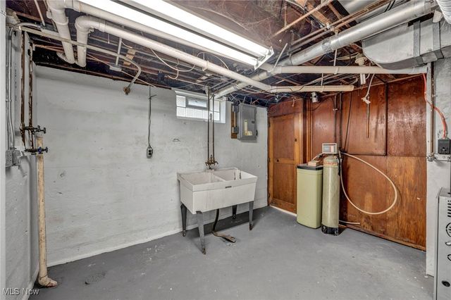 19315 Gladstone Road, Warrensville Heights, OH 44122