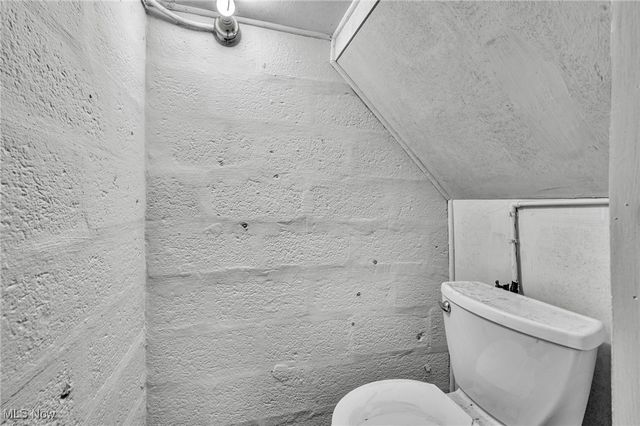 19315 Gladstone Road, Warrensville Heights, OH 44122