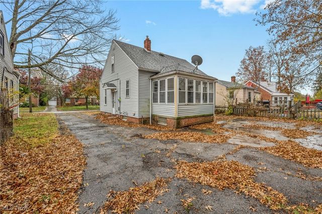 19315 Gladstone Road, Warrensville Heights, OH 44122