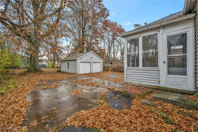 19315 Gladstone Road, Warrensville Heights, OH 44122