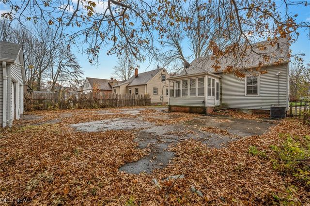 19315 Gladstone Road, Warrensville Heights, OH 44122