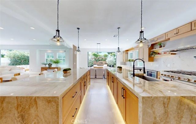17777 Joshua Cir, Fountain Valley, CA 92708