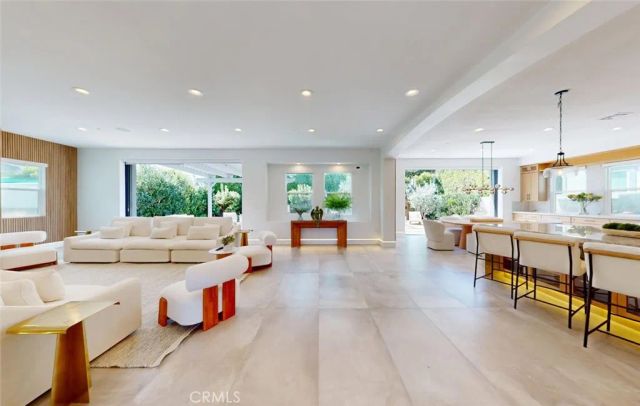 17777 Joshua Cir, Fountain Valley, CA 92708