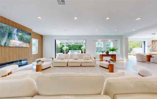 17777 Joshua Cir, Fountain Valley, CA 92708