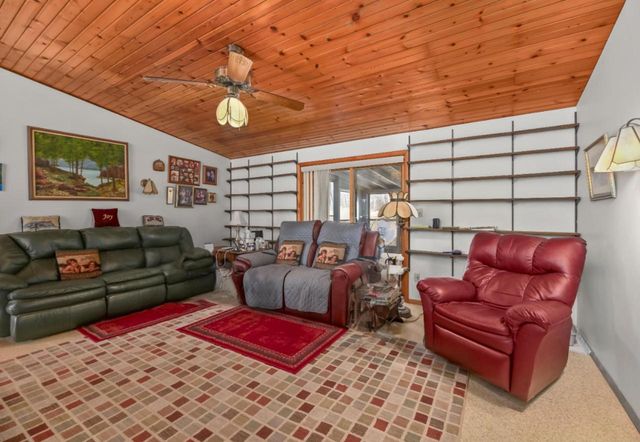 5355 Northwest HIGHWAY, Waterford, WI 53185