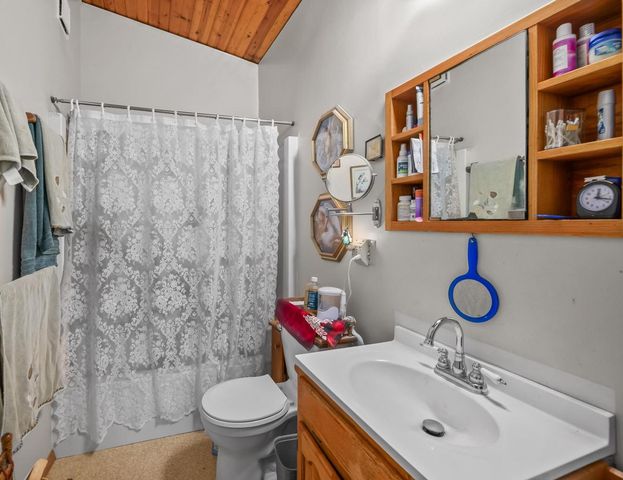 5355 Northwest HIGHWAY, Waterford, WI 53185