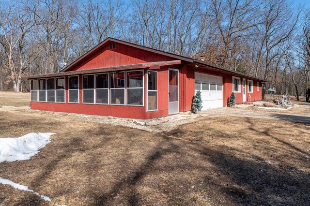 5355 Northwest HIGHWAY, Waterford, WI 53185