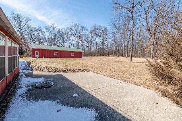 5355 Northwest HIGHWAY, Waterford, WI 53185