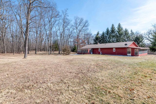5355 Northwest HIGHWAY, Waterford, WI 53185