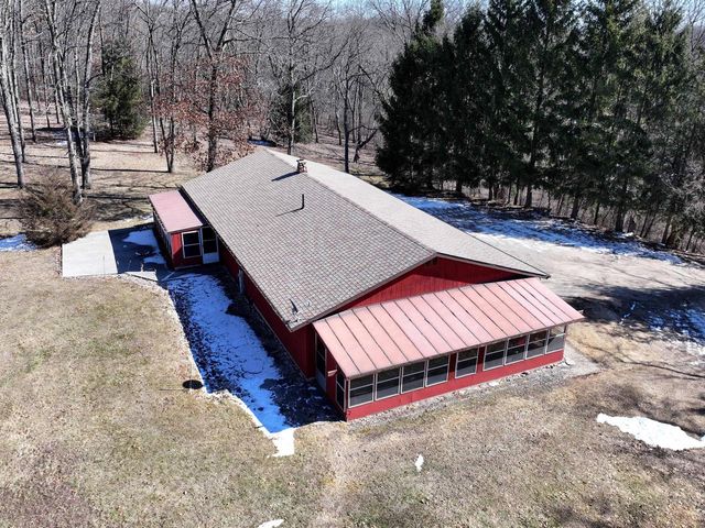 5355 Northwest HIGHWAY, Waterford, WI 53185