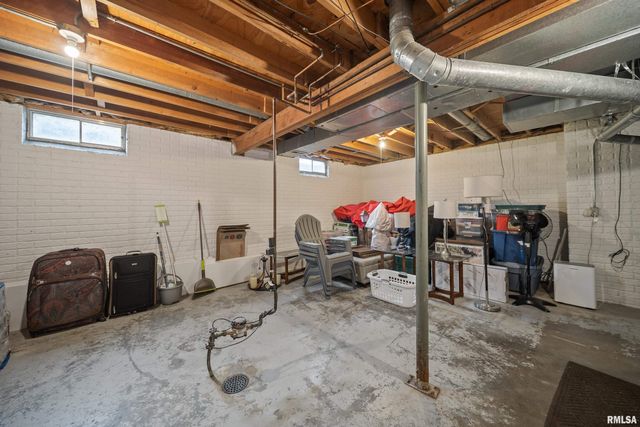 2514 W 60TH Street, Davenport, IA 52806