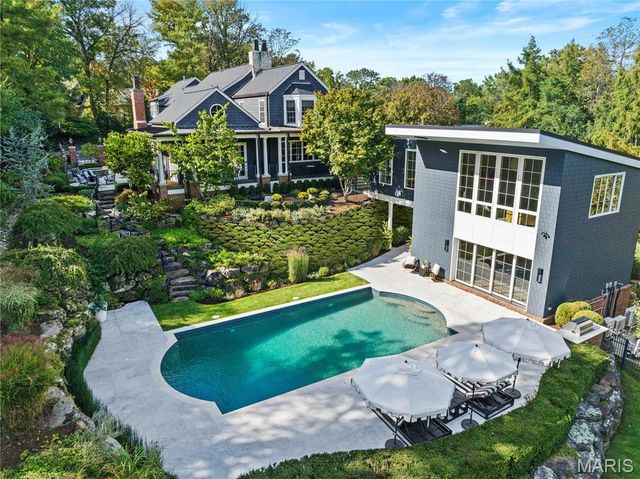 24 Oakleigh Lane, Ladue, MO 63124