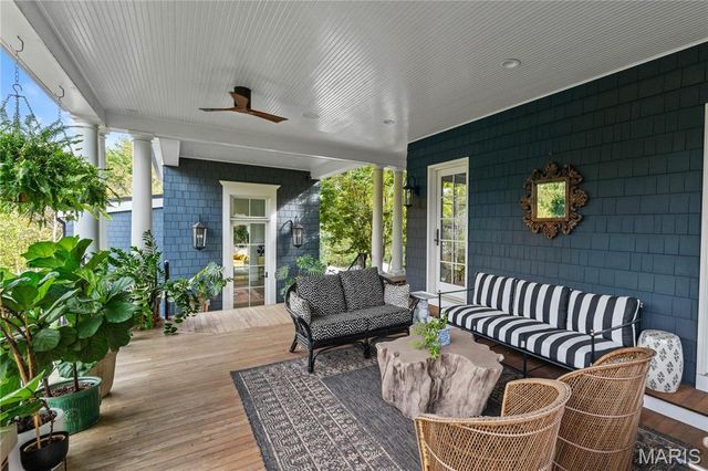 24 Oakleigh Lane, Ladue, MO 63124