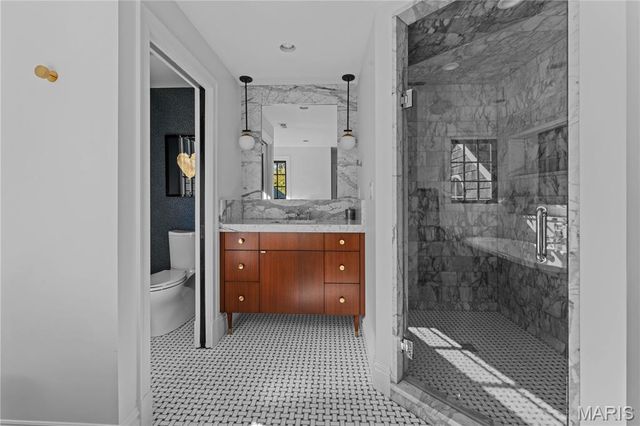 24 Oakleigh Lane, Ladue, MO 63124