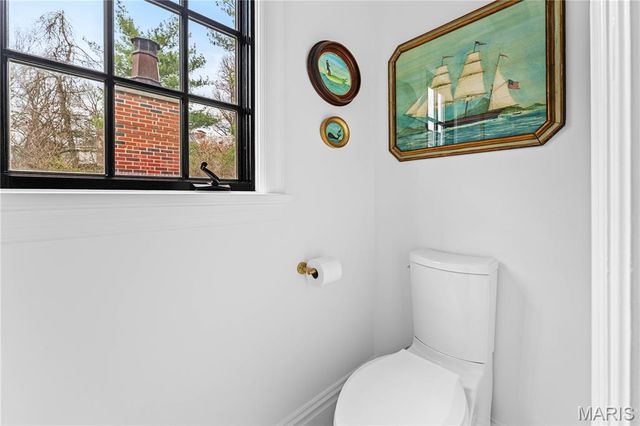 24 Oakleigh Lane, Ladue, MO 63124