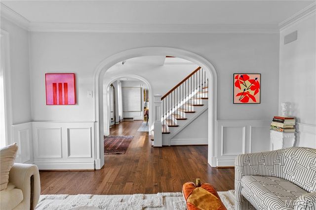 24 Oakleigh Lane, Ladue, MO 63124