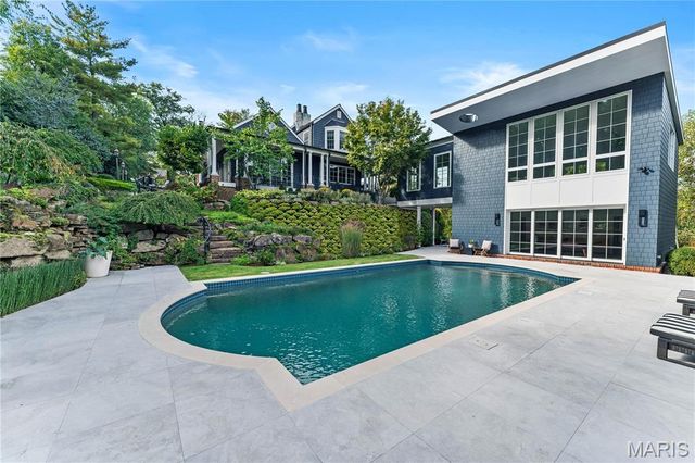24 Oakleigh Lane, Ladue, MO 63124