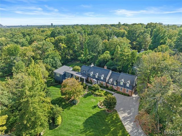 24 Oakleigh Lane, Ladue, MO 63124