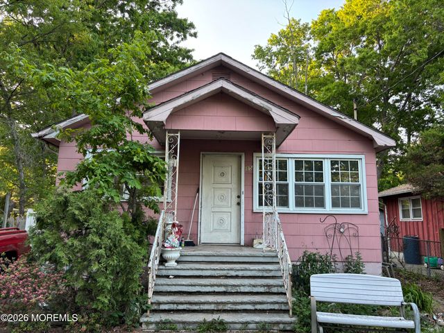 15 E 1st Street, Howell, NJ 07731