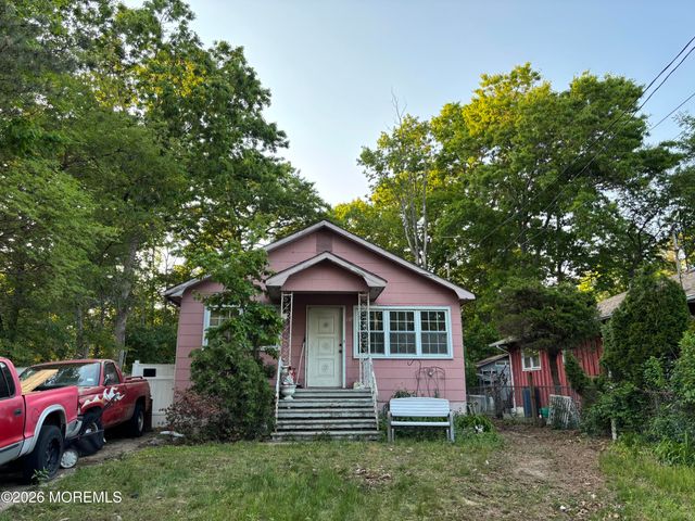15 E 1st Street, Howell, NJ 07731
