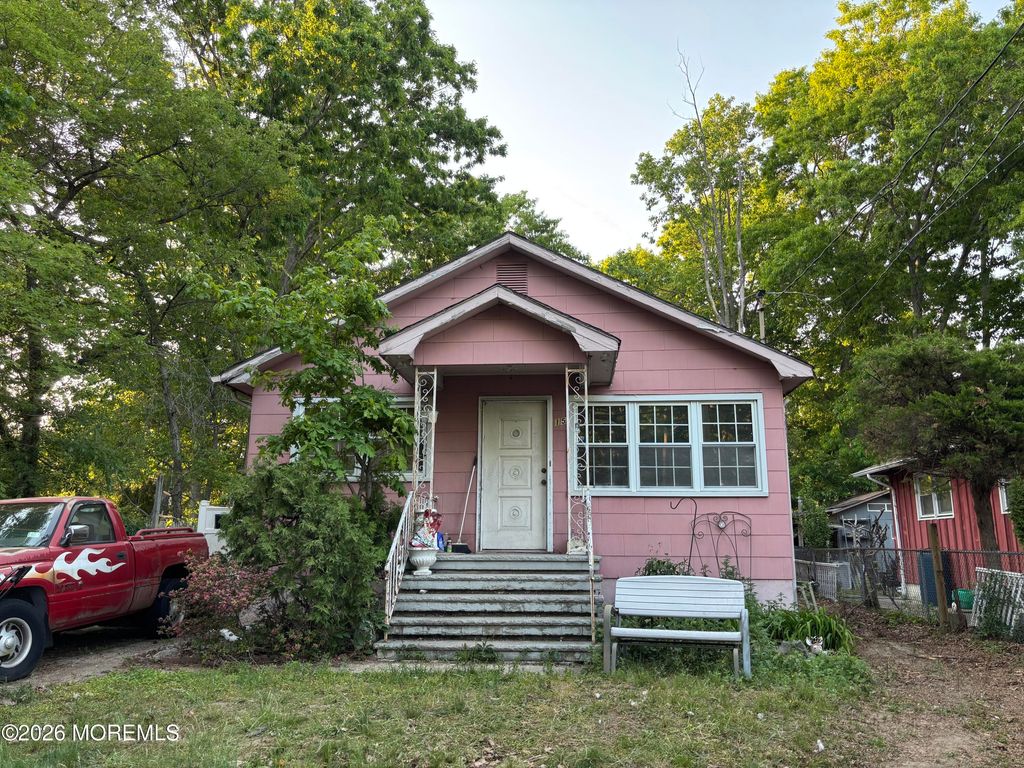 15 E 1st Street, Howell, NJ 07731